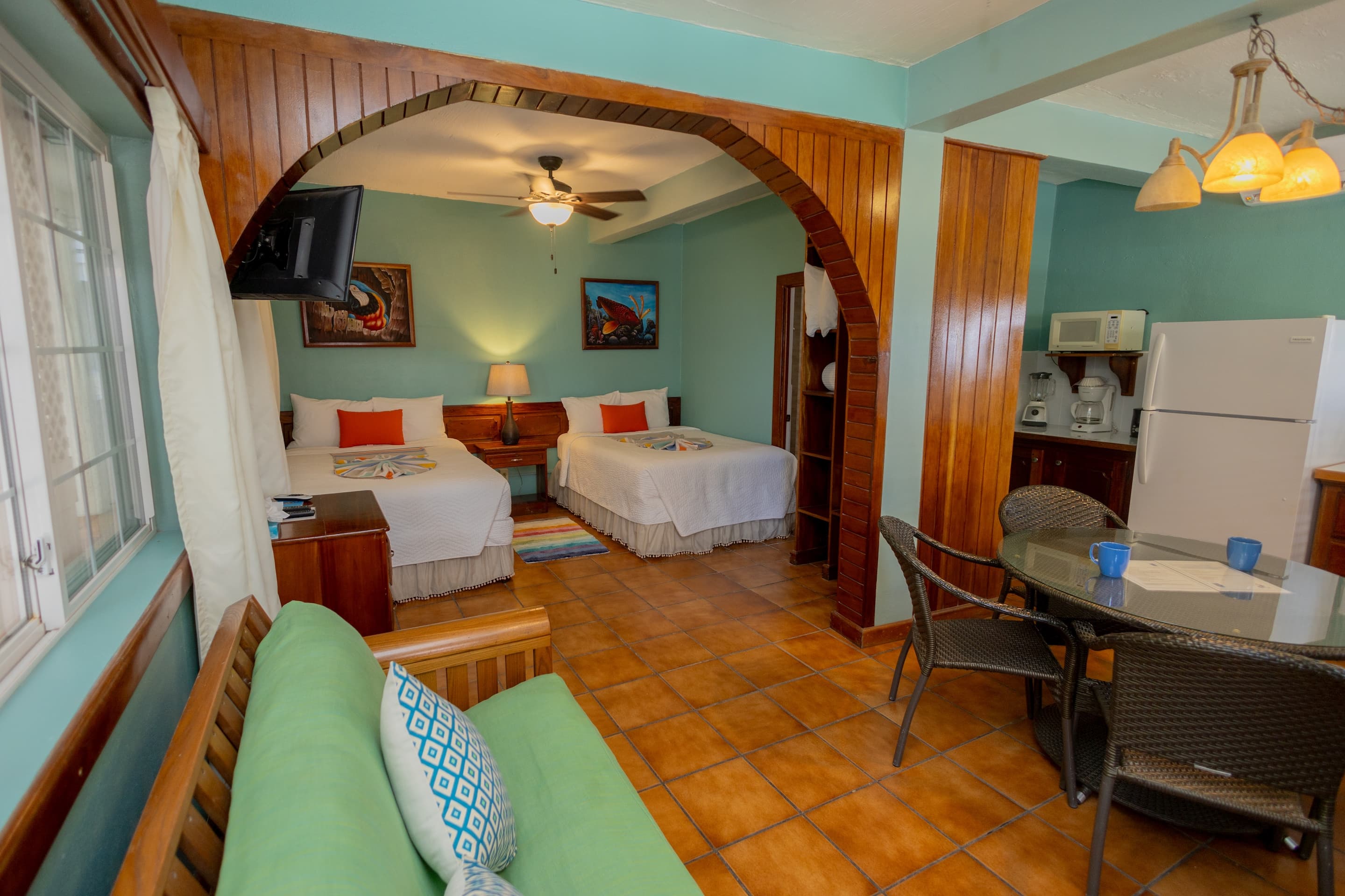 The suite has 2 double beds, futon, fully equipped kitchen, a/c, ceiling fans TV with Cable and WiFi.