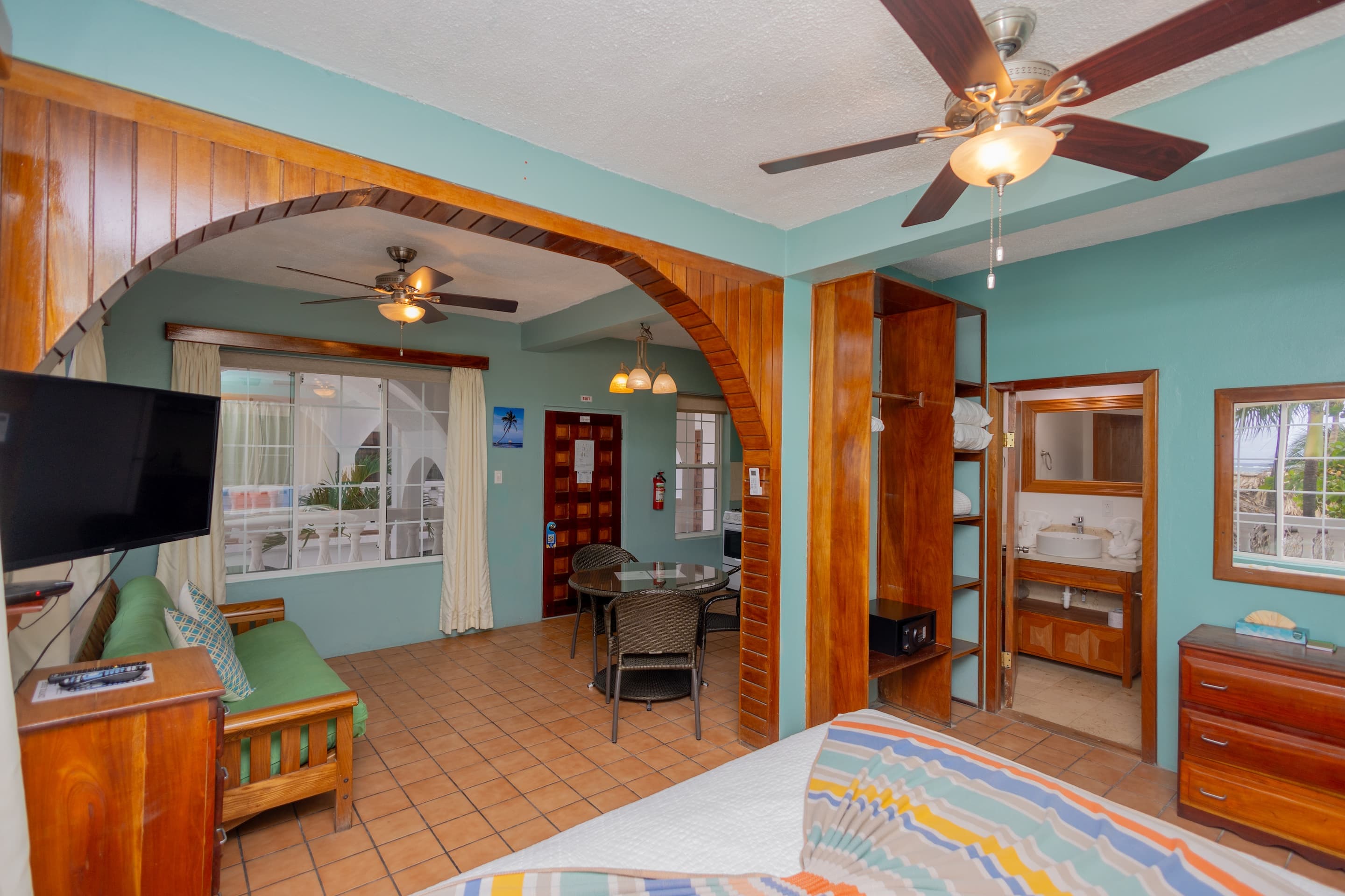 Suite with fully equipped kitchen, dining table, 2 ceiling fans, king bed, futon, large windows with ocean view